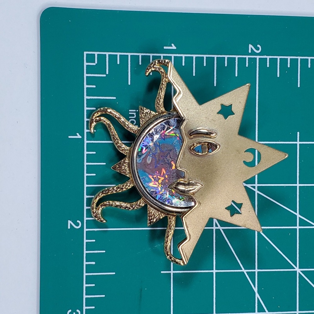 Vintage Gold Tone Sun Rays Face Holographic Celestial Brooch Pin Jewelry - Picture 4 of 4